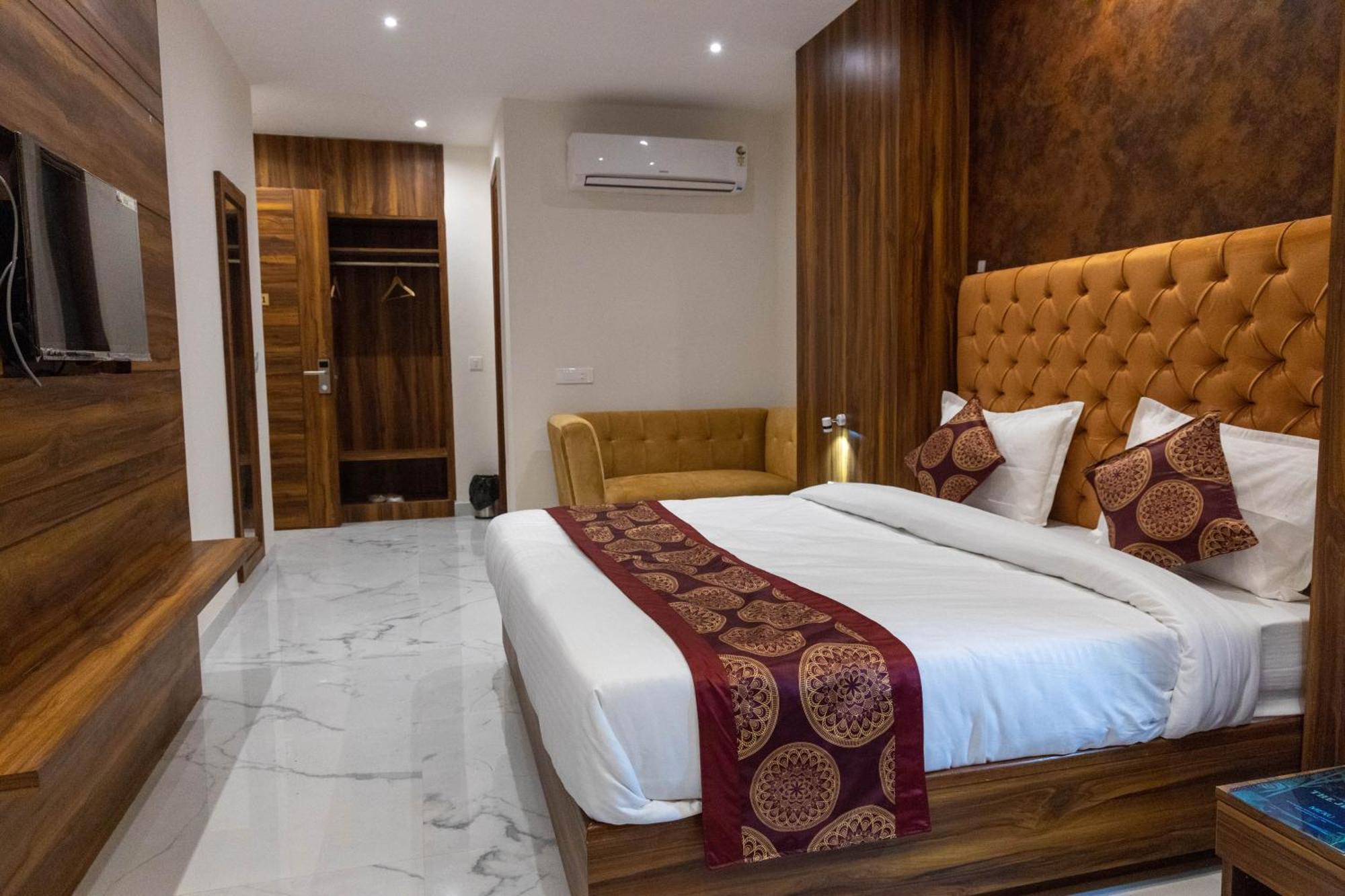 Hotel The Jewels Zirakpur Exterior foto